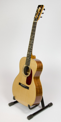 David Dart's 2016 Madagascar Rosewood 00-14 Guitar: Sitka spruce top, Madagascar rosewood back & sides, boxwood binding, hand-cut abalone & curly koa lemur peghead inlay